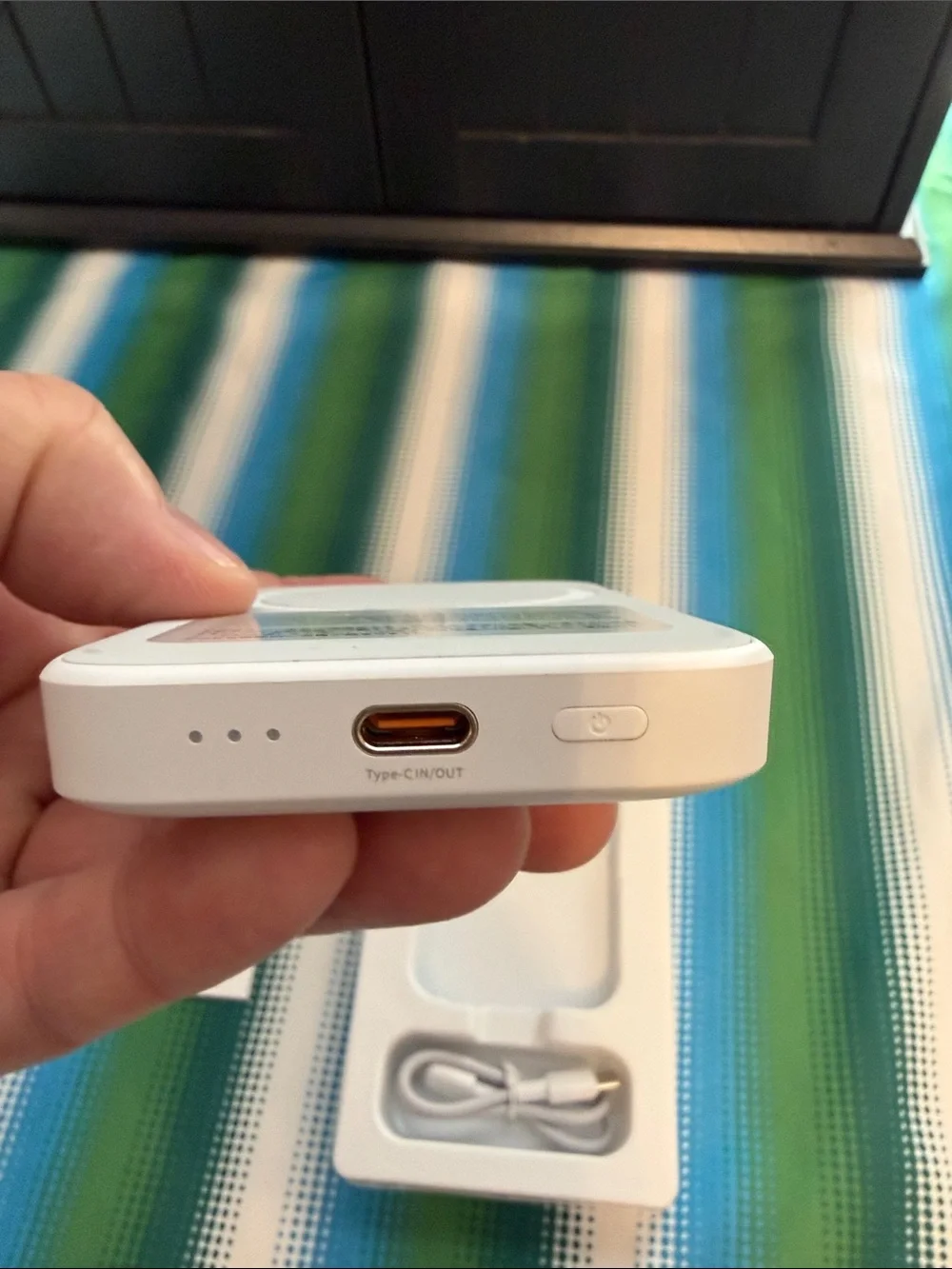 20W White Magnetic Wireless Power Bank 6000mAh